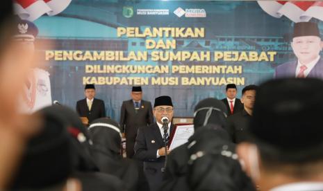 Sebanyak 114 pejabat fungsional di lingkungan Pemerintah Kabupaten Musi Banyuasin (Muba) resmi dilantik dan diambil Sumpah Pejabat oleh Pj Bupati Muba Apriyadi.