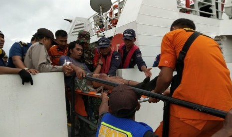 Sebanyak 116 orang pengungsi yang berada di Pulau Sebesi dan Sebuku, berhasil dievakuasi ke pelabuhan Bakauheni oleh Kapal negara Kementerian Perhubungan yaitu kapal patroli KPLP. KNP. Jembio P.215 milik Pangkalan Penjagaan Laut dan Pantai (PLP) Kelas I Tanjung Priok.