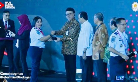 Sebanyak 12 Unit Pelaksana Teknis (UPT) di lingkungan Kementerian Perhubungan meraih penghargaan Wilayah Bebas dari Korupsi (WBK) dan Wilayah Bebas Bersih Melayani (WBBM) dimana 5 (lima) UPT Ditjen Perhubungan Laut berhasil meraih penghargaan Zona Integritas dari Kementerian Pendayagunaan Aparatur Negara dan Reformasi Birokrasi (PANRB).