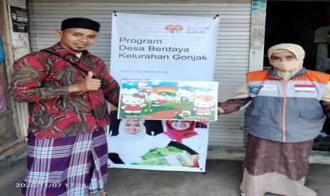 Sebanyak 13 unit bantuan meja belajar disalurkan oleh Rumah Zakat kepada TPQ Al-Ikhlas di lingkungan Salbi, Kecamatan Praya pada Sabtu (07/11)