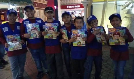 Sebanyak 145 murid SDT Bina Ilmu mengunjungi Kidzania Jakarta untuk mempelajari beragam profesi.