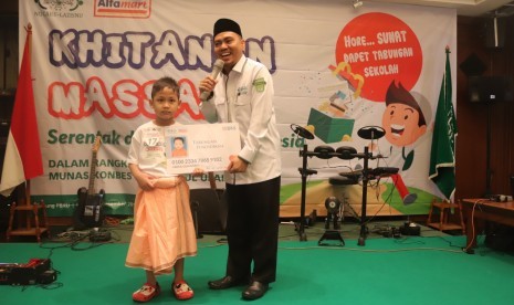 Sebanyak 1550 anak dari berbagai daerah mengikuti kesempatan untuk dikhitan secara gratis.