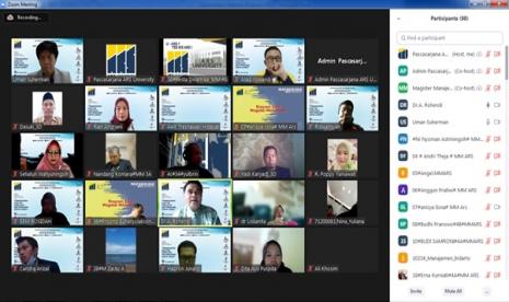 Sebanyak 160 orang peserta yang merupakan mahasiswa semester akhir mengikuti webinar 