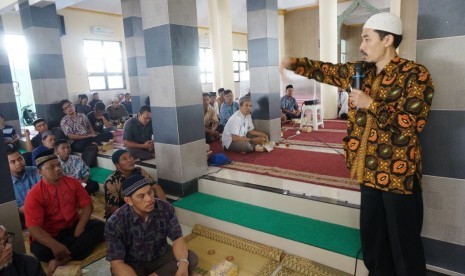 Sebanyak 165 takmir masjid se DIY mengikuti pelatihan penyembelihan hewan qurban di Masjid Ar Rahmah Krapyak.Sidoarum.Godean, Sleman Yogyakarta, Ahad (29/7)