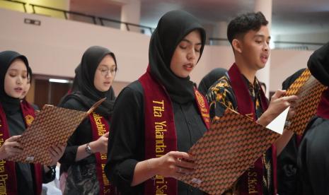 Sebanyak 177 sarjana Program Studi Kedokteran Fakultas Kedokteran dan Kesehatan Universitas Muhammadiyah Jakarta (FKK UMJ) menjalani prosesi Angkat Janji Sarjana Kedokteran ke 43 di Gedung Cendikia UMJ, Selasa (20/2/2024). 