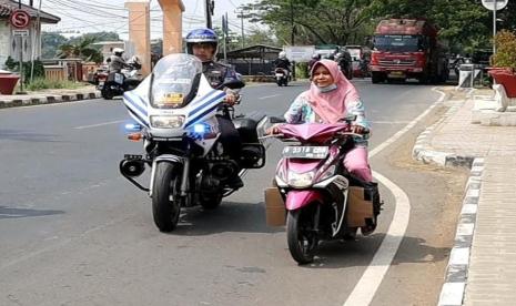 Sebanyak 194 pengguna kendaraan ditilang dan 3.694 lainnya diberikan teguran selama Operasi Zebra Lodaya 2024  di wilayah hukum Polres Indramayu. 