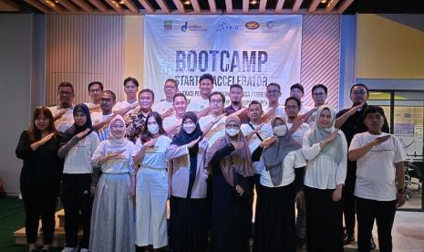 Sebanyak 20 peserta Bootcamp Startup Accelerator mengunjungi Fablab Correctio Jababeka, di Fablab Building, President University Convention Center, Kota Jababeka, Cikarang, pada Rabu (21/12/2022). Bootcamp Startup Accelerator merupakan pelatihan startup yang digelar Diskominfosantik Kabupaten Bekasi bersama Correctio Jababeka dan Lyrid, perusahaan piranti lunak yang berbasis di USA.