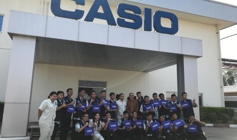 Sebanyak 20 siswa SMK selesai menjalani proses magang di pabrik Casio di Korat, Thailand. Para siswa berasal dari SMK yang ada di Jawa dan Sumatra yang sudah magang sejak Oktober lalu. Mereka magang melalui program kerja sama Casio dengan Kementerian Pendidikan dan Kebudayaan.