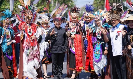 Sebanyak 3.000 pelajar mengikuti karnaval kebangsaan yang diadakan di Banyuwangi, Selasa (13/8) pagi. 