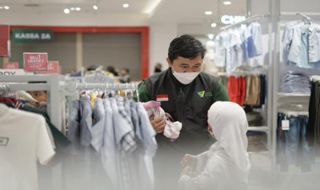 Sebanyak 30 anak yatim mengikuti kegiatan Belanja Bareng Yatim di Supermal Karawaci.