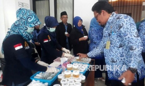 Sebanyak 300 Aaparatur Sipil Negara (ASN) di lingkungan Dinas Pendidikan Kota Bandung dilakukan Tes Urine oleh Badan Narkotika Nasional (BNN), Rabu (29/11).