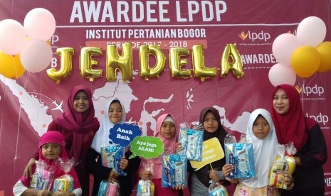 Sebanyak 34 anak yatim dan dhuafa berlatih berkuda dan memanah dalam acara Jendela yang diadakan oleh Awardee LPDP IPB.