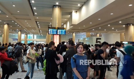 A total of 346 Garuda Indonesia passengers on the Xian-Denpasar route landed at I Gusti Ngurah Rai International Airport, Tuesday (1/30). Garuda earlier this year opened two new flight routes in China, namely Xian and Zhengzhou to support the national target of 17 foreign tourists in 2018.