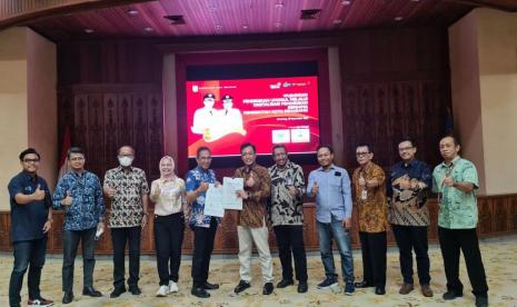 Sebanyak 370 sekolah dasar dan menengah negeri di Kota Semarang menjalin nota kerja sama dengan layanan edukasi digital PT Telkom, Pijar Sekolah.Id di Balaikota Semarang. 