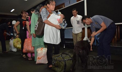 Sebanyak 494 tenaga kerja indonesia (TKI) ilegal tiba di Lanud Halim Perdanakusuma, Jakarta, Selasa