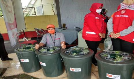 Sebanyak 5 unit Budikdamber diserahkan kepada perwakilan kader kesehatan untuk menjadi Pilot Project Program Ketahanan Pangan di era pandemi sebagai solusi meningkatkan asupan gizi masyarakat.