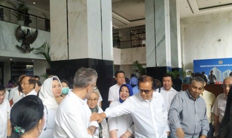 Sebanyak 50 orang nasabah PT Asuransi Jiwasraya (Persero) yang tergabung dalam Forum Korban Jiwasraya mendatangi Kantor Kementerian Keuangan (Kemenkeu), Jakarta, Kamis (6/2). Mereka menuntut pertanggungjawaban pemerintah, termasuk mengenai proses pengembalian dana nasabah yang macet. 