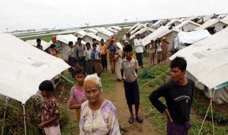 Sebanyak 50 ribu jiwa pengungsi etnis Rohingya lari menyelamatkan diri dan tinggal di kamp pengungsi Baw Pha Du di Sittwe, Negara Bagian Rakhine, Myanmar, Rabu, (1/8).