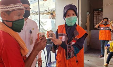 Sebanyak 512 paket Superqurban dengan jenis kornet 250 paket dan rendang 262 paket serta kopi prabu dan okky flurry disalurkan oleh Rumah Zakat untuk warga.