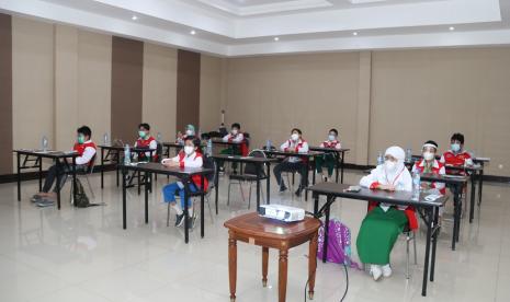 Sebanyak 56 siswa kelas 5-6 Sekolah Dasar (SD) telah berjuang mewakili Indonesia di ajang lomba bergengsi, 17th International Mathematics and Science Olympiad (IMSO)for Primary School. Para pelajar terpilih ini merupakan hasil seleksi yang digelar Klinik Pendidikan MIPA (KPM). 