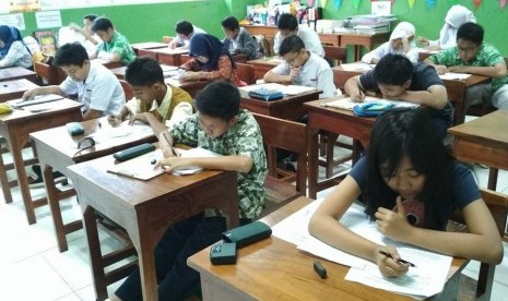 Sebanyak 7.358 pelajar kelas 3 SD – 8 SMP, berkompetisi di ajang olimpiade matematika yang bertajuk International Mathematics Assessments for School (IMAS) 2019.