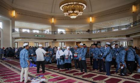 Sebanyak 870 warga Kabupaten Tanah Bumbu, Kalimantan Selatan berangkat umrah.