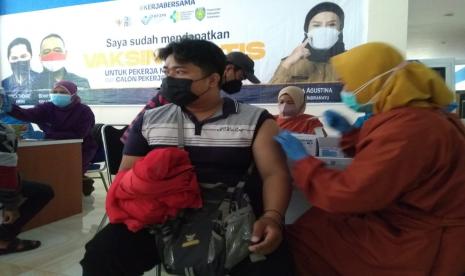 Polres Asahan Vaksin Pekerja Migran Ilegal