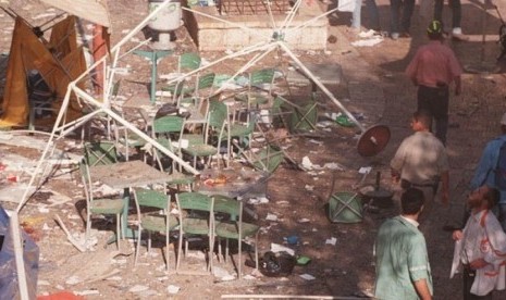 Sebanyak delapan orang tewas dan lebih dari 150 orang terluka dalam rangkaian serangan bom bunuh diri di pusat Kota Yerusalem pada 4 September 1997. 