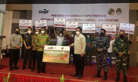 Sebanyak hampir Rp 2,5 miliar (sekitar 165 ribu dolar AS) premi Roundtable Sustainability Palm Oil (RSPO) diberikan  anak Perusahaan Cargill yaitu PT Harapan Sawit Lestari (HSL), PT Indo Sawit Kekal (ISL) dan PT Ayu Sawit Lestari (ASL) kepada tujuh koperasi di wilayah Kabupaten Ketapang.