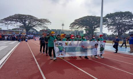 Sebanyak seribu orang peserta dari kabupaten/kota se Jawa Barat mengikuti ajang Festival Olahraga Rekreasi Masyarakat (Forprov) IV Jawa Barat 2022 yang digelar di Kota Sukabumi. Momen tersebut sebagai sarana mendorong peningkatan derajat kesehatan warga.