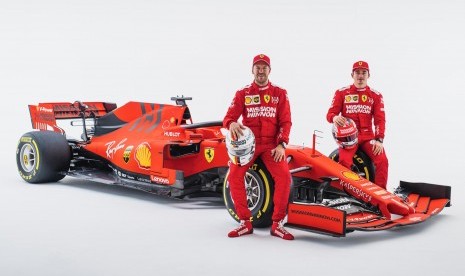 Sebastian Vettel dan Charles Leclerc (kanan).