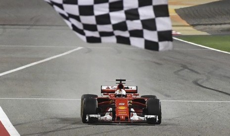 Sebastian Vettel saat finis pertama di GP Bahrain