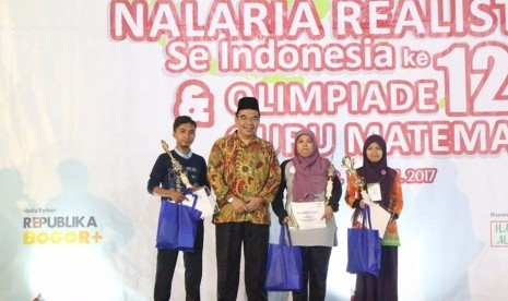 Sebelas jawara olimpiade guru matematika 2017 mendapat pelatihan khusus dari Klinik Pendidikan Mipa (KPM), Senin, (16/10). KPM