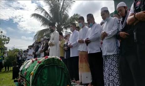 Foto ilustrasi; sholat jenazah