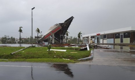 Sebuah bengkel roboh tertempa topan Winston di Kota Ba di Pulau Viti Levu di Fiji, Sabtua (20/2).