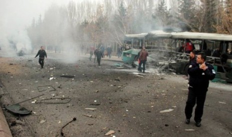 Suicide car bomb explosion in a diplomatic district in the Afghan capital of Kabul killed at least 64 and injured hundreds of civilians on Wednesday. (Illustration)