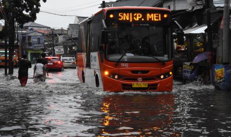 Musim hujan bukan hanya menyebabkan banjir tapi juga menurunkan daya tahan tubuh hingga penyakit mudah muncul.