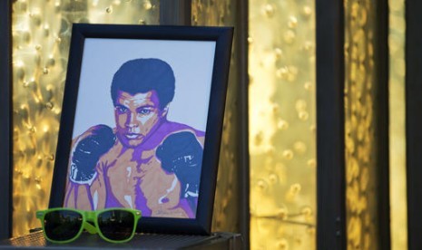 Sebuah gambar Muhammad Ali di Muhammad Ali Center, Selasa, 7 Juni 2016.