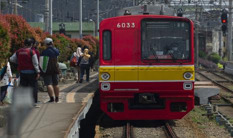 Sebuah kereta rel listrik (KRL) Commuterline (ilustrasi)