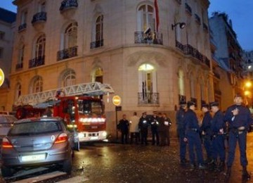 Sebuah ledakan terjadi di depan KBRI Paris, Perancis, Rabu (21/3).