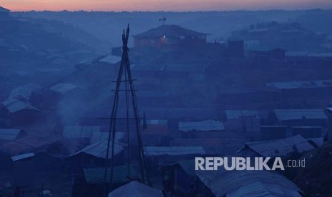 Sebuah masjid sementara dekat  kamp pengungsi Balikhali yang disiapkan khusus untuk janda dan anak yatim, Cox's Bazaar, Bangladesh.