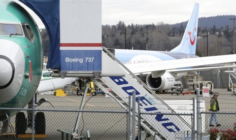 Sebuah pesawat Boeing 737 MAX 8 sedang dirakit untuk TUI Group di Pabrik Perakitan Boeing Co's di Renton, Washington, Senin (11/3).