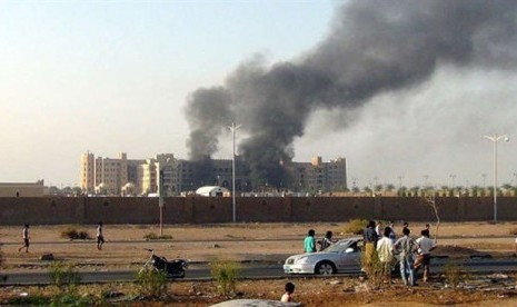 Sebuah roket menghantam masjid di Afganistan.