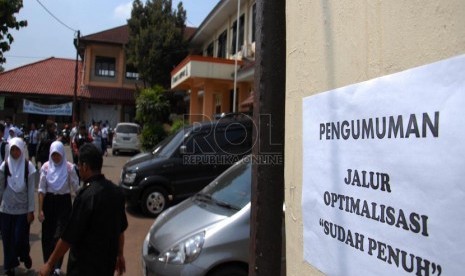 Sebuah selembaran pemberitahuan bertuliskan Penerimaan Jalur Optimalisasi 