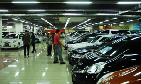 Sebuah showroom mobil di Jakarta. Badan Pusat Statistik (BPS) mencatat harga mobil menjadi salah satu pemicu penurunan inflasi inti pada Maret 2021.