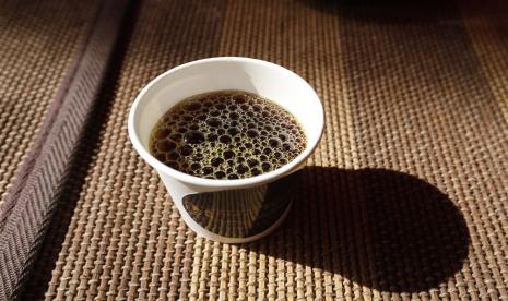 Secangkir kopi. Studi di Amerika tahun 2015 menemukan bahwa 2,5 persen ibu memberikan kopi kepada anak mereka yang berusia satu tahun.