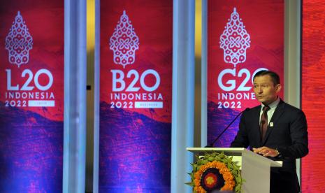 Secretary-General at International Organisation of Employers (IOE) Roberto Suarez Santos memberikan sambutan saat acara G20 Labour and Employment Ministers Networking Dinner With Social Partners di Jimbaran, Badung, Bali, Selasa (13/9/2022). Kegiatan tersebut merupakan rangkaian acara G20 Labour and Employment Ministers Meeting (LEMM) yang digelar pada Rabu (14/9/2022) dengan dihadiri Menteri Ketenagakerjaan negara anggota G20, anggota permanent observer G20 dan negara undangan, organisasi internasional seperti International Labour Organization (ILO), Organisation for Economic Co-operation and Development (OECD), perwakilan dari engagement group G20 seperti L20 dan B20. 