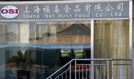 Security guards stand inside the Husi Food factory in Shanghai July 23, 2014.