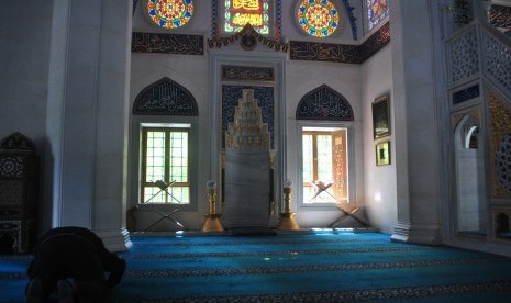 Perdana, Jerman Luncurkan Program Pelatihan Imam. Sehitlick Mosque, salah satu masjid Turki di Berlin, Jerman. 