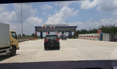 Pengguna jalan tol trans Sumatra  Bakauheni - Terbanggi Besar Lampung.